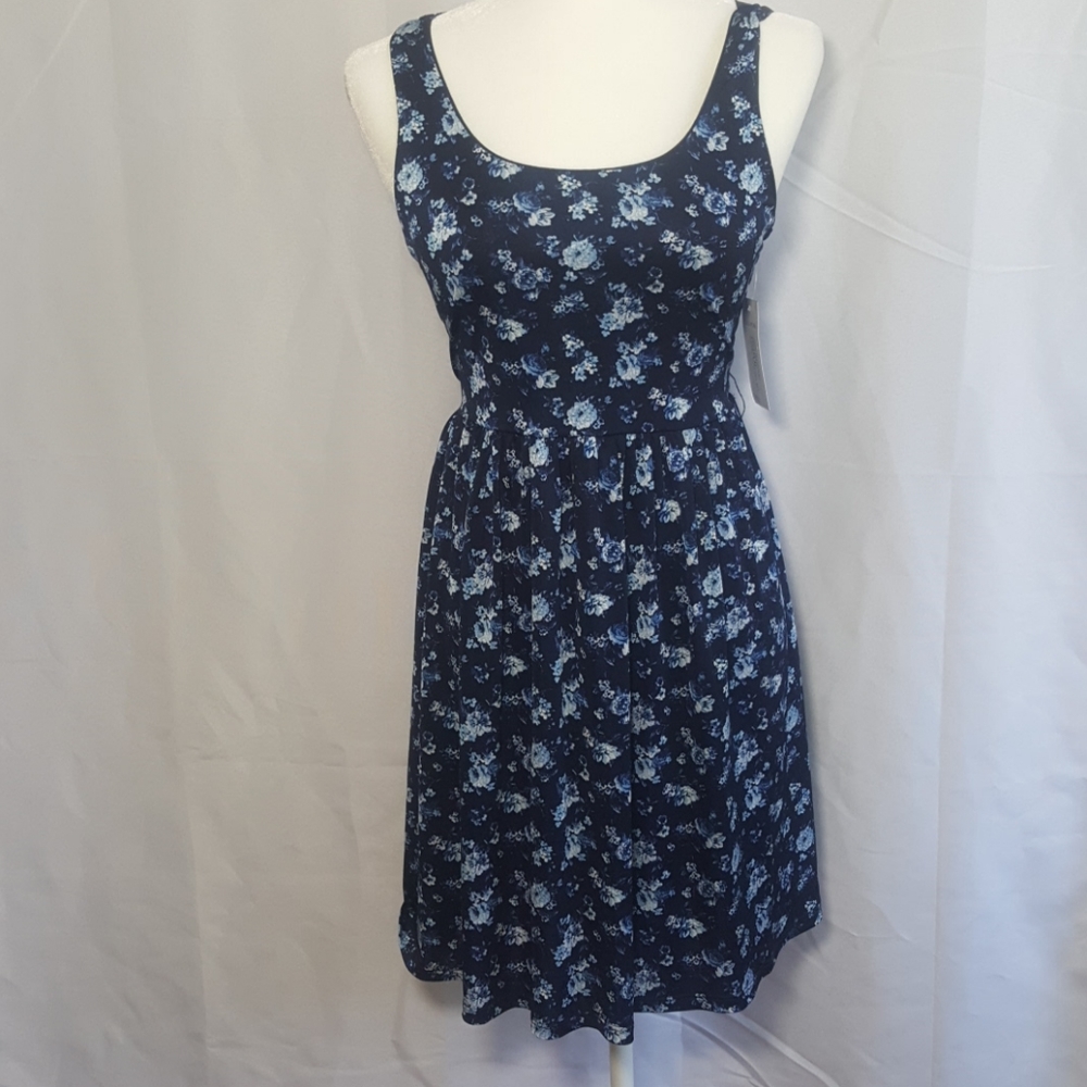 ☆SALE 5 for $25☆ NWT - Blue floral dress